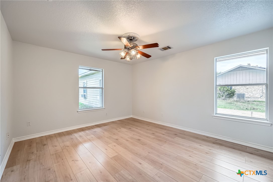 1301 Southwood Hills Drive , Taylor, TX, 76574 | 569359 | Realty Texas LLC