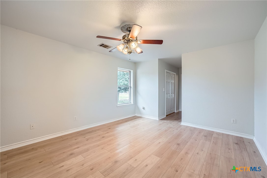 1301 Southwood Hills Drive , Taylor, TX, 76574 | 569359 | Realty Texas LLC