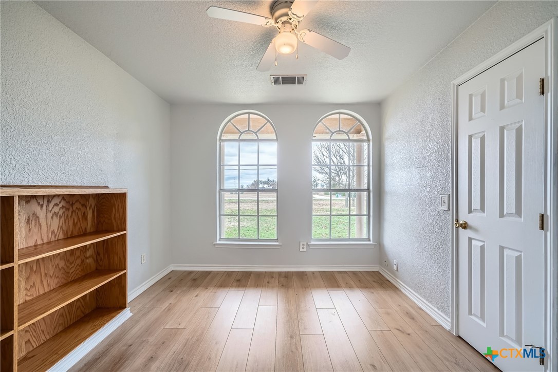 1301 Southwood Hills Drive , Taylor, TX, 76574 | 569359 | Realty Texas LLC