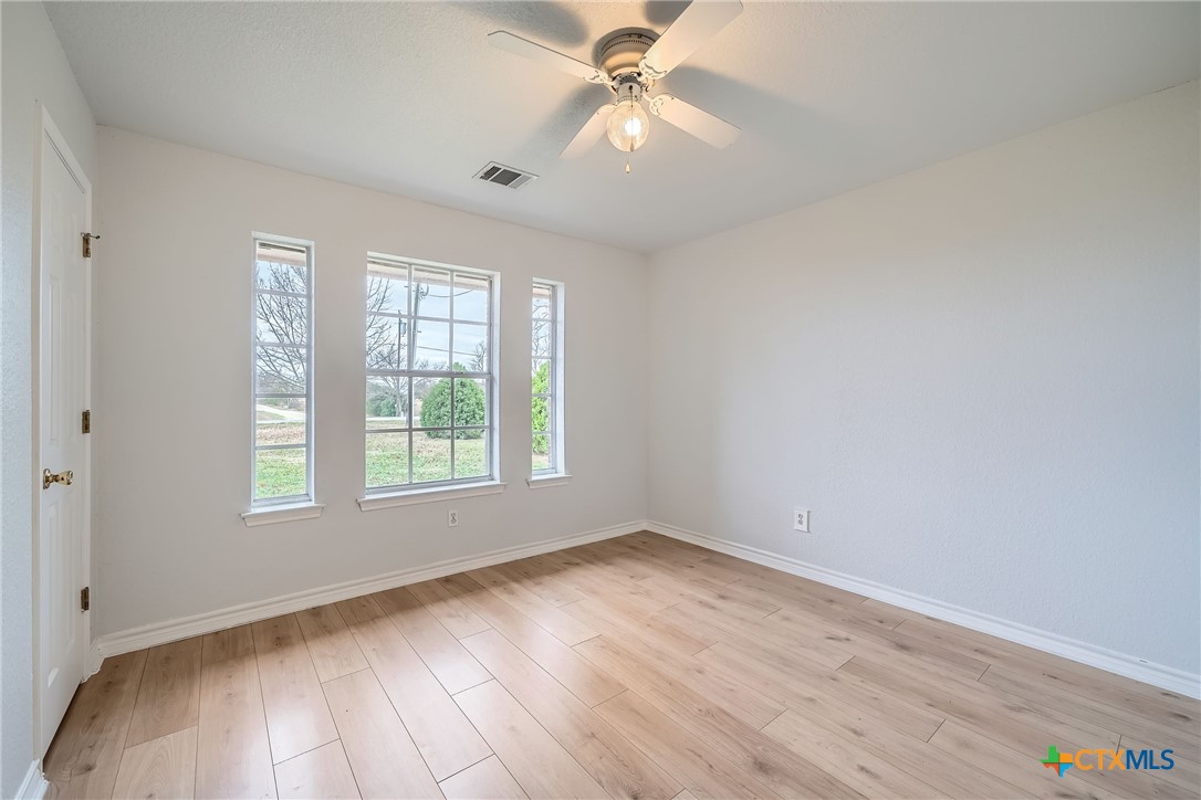 1301 Southwood Hills Drive , Taylor, TX, 76574 | 569359 | Realty Texas LLC