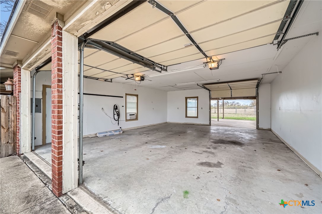 1301 Southwood Hills Drive , Taylor, TX, 76574 | 569359 | Realty Texas LLC