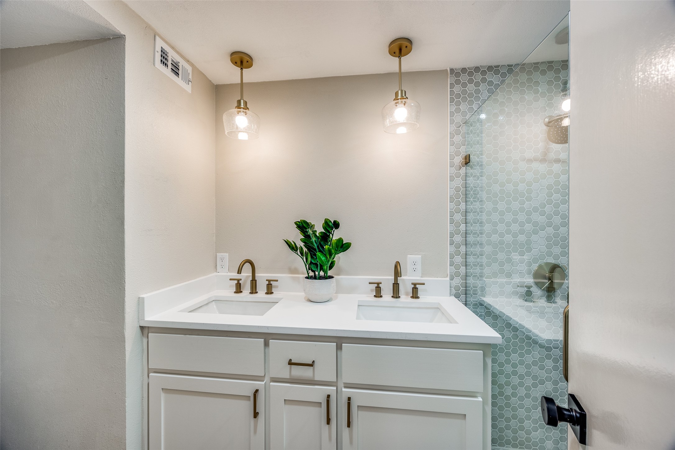 8735 Charing Cross Lane , Dallas, TX, 75238 | 20843743 | Realty Texas LLC