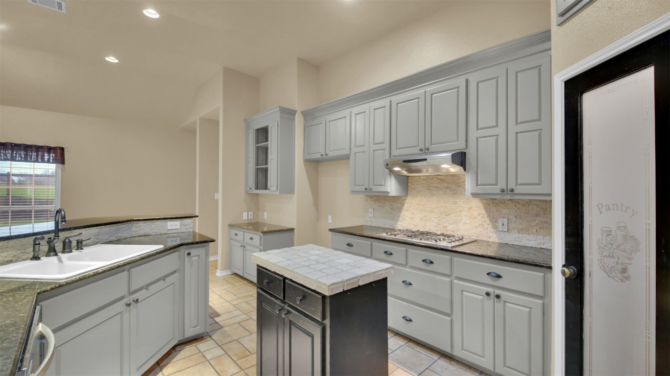 2300 Willow Lane , Taylor, TX, 76574 | 4480990 | Realty Texas LLC