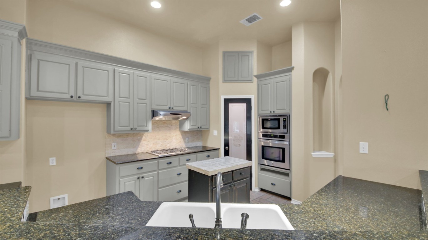 2300 Willow Lane , Taylor, TX, 76574 | 4480990 | Realty Texas LLC