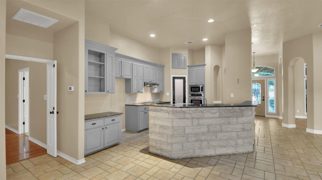 2300 Willow Lane , Taylor, TX, 76574 | 4480990 | Realty Texas LLC