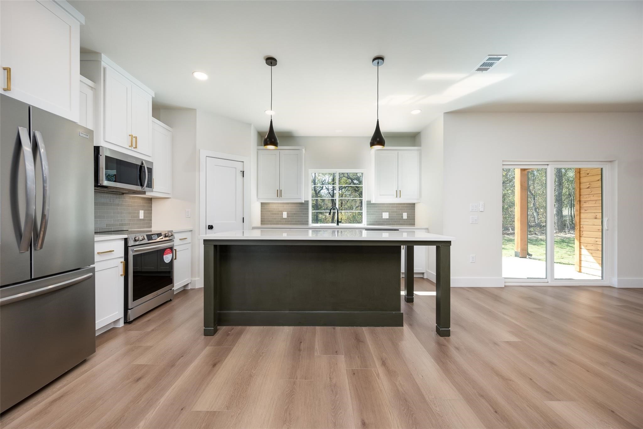 107 Brittons Lane , Runaway Bay, TX, 76426 | 20847231 | Realty Texas LLC