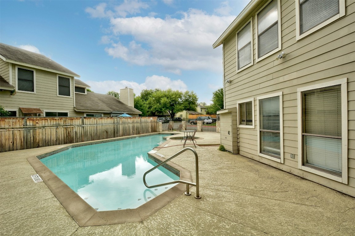 512 Eberhart Lane 2003 , Austin, TX, 78745 | 1078414 | Realty Texas LLC