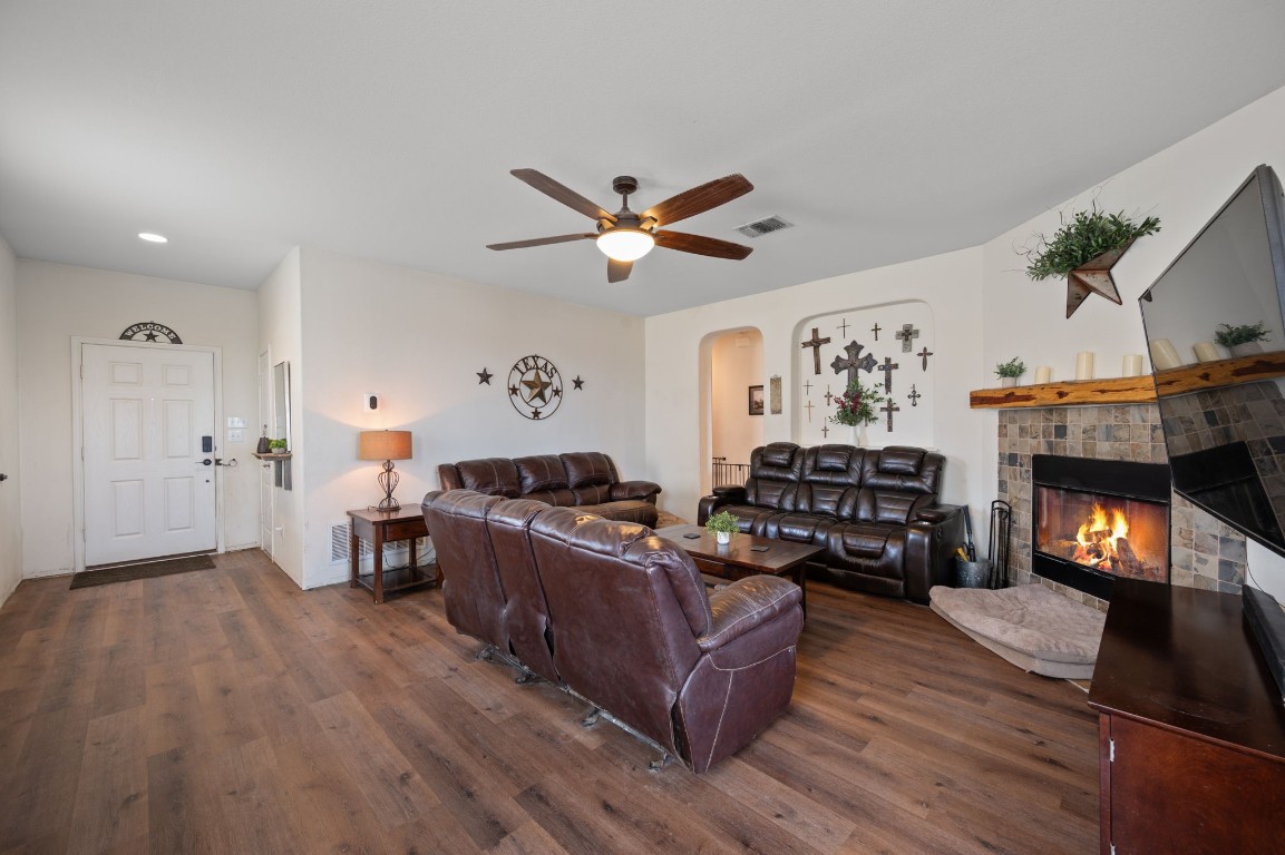 607 Saul Street , Hutto, TX, 78634 | 4934260 | Realty Texas LLC