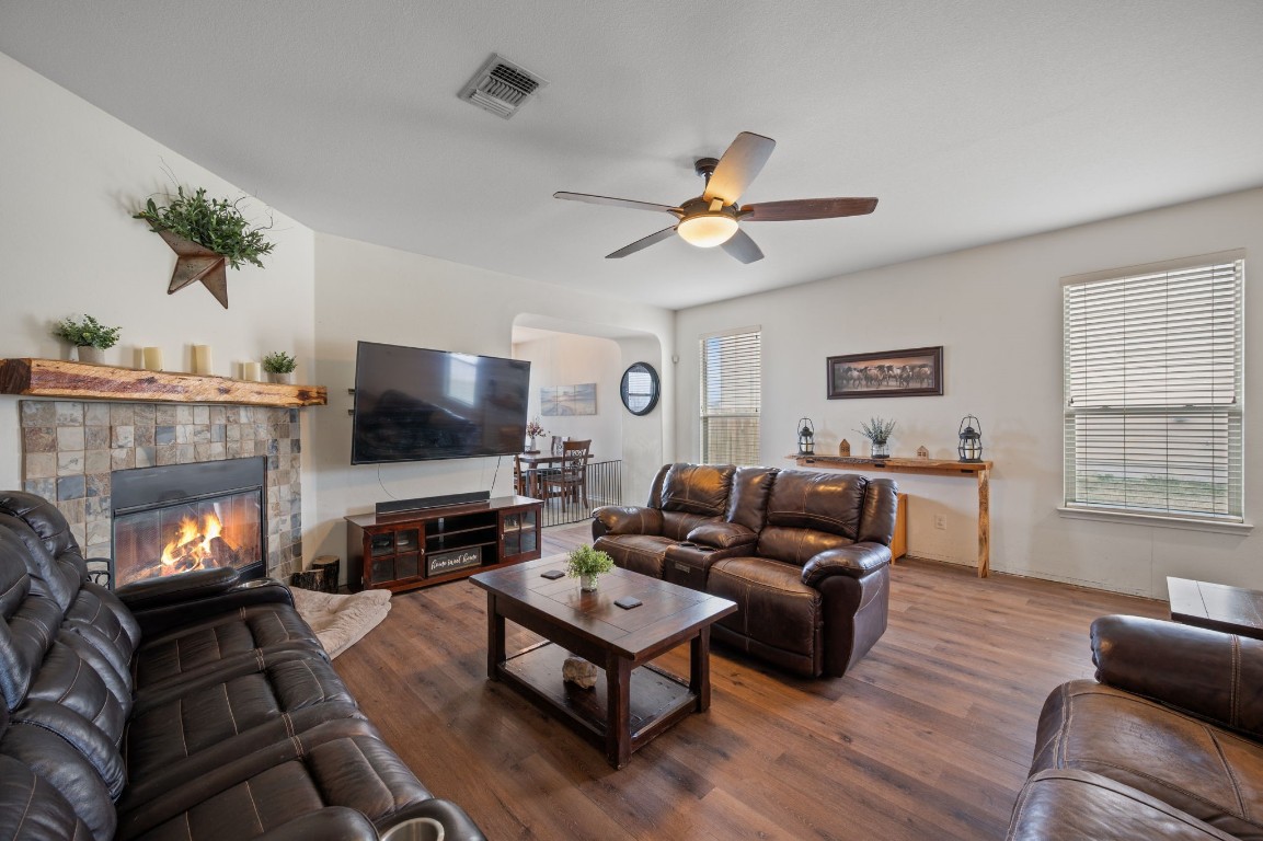 607 Saul Street , Hutto, TX, 78634 | 4934260 | Realty Texas LLC
