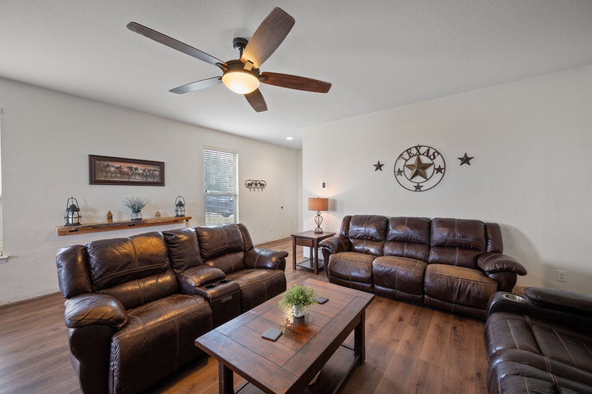 607 Saul Street , Hutto, TX, 78634 | 4934260 | Realty Texas LLC