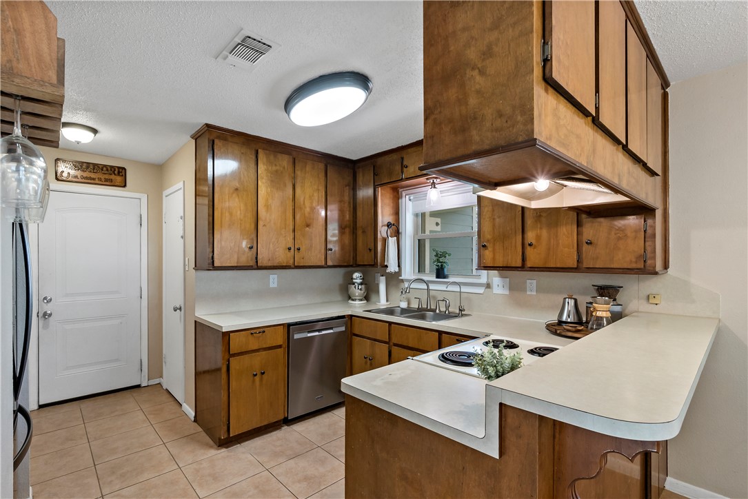 2214 Lobo Drive , Bryan, TX, 77807 | 25002103 | Realty Texas LLC