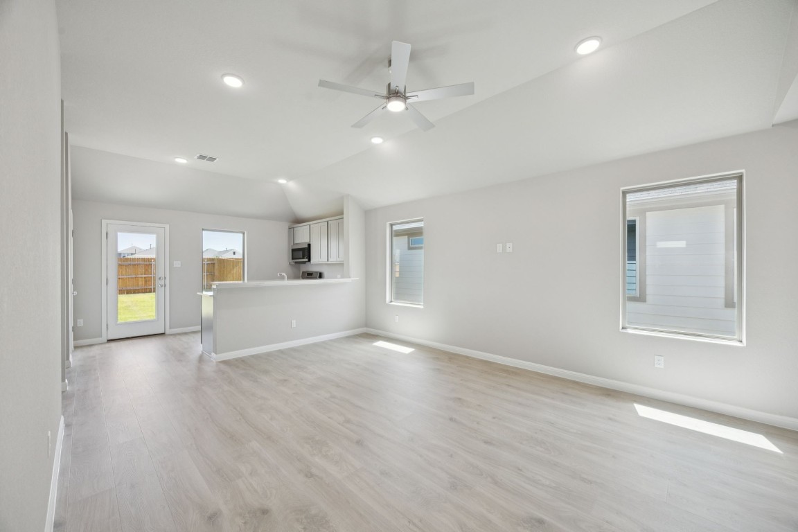 281 Bendecido Loop, Elgin, TX, 78621 | 6339200 | Realty Texas LLC