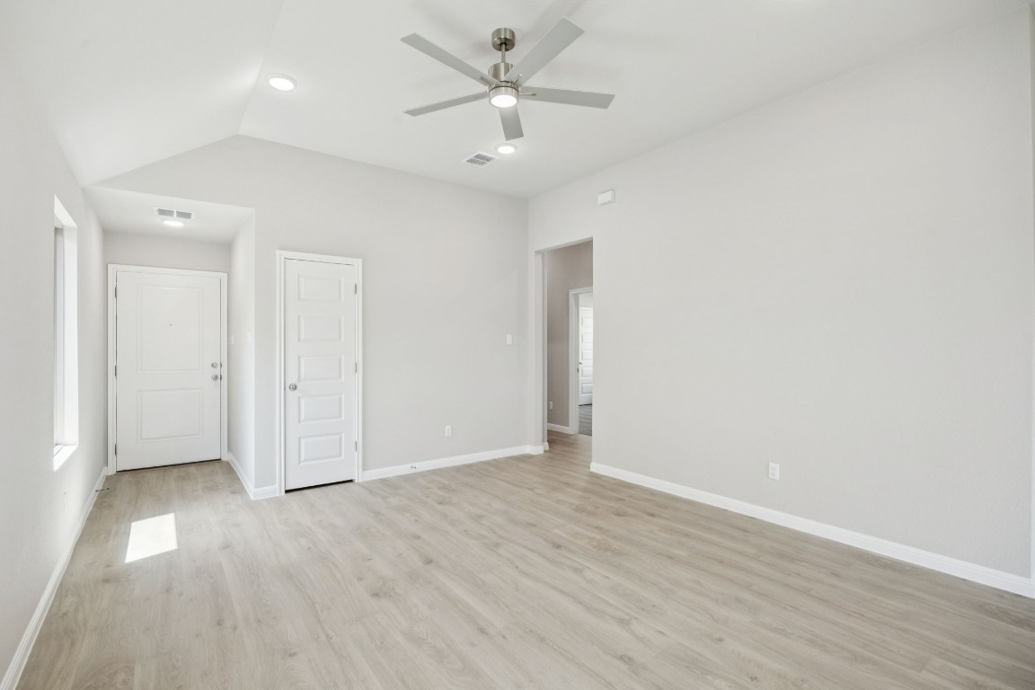 281 Bendecido Loop, Elgin, TX, 78621 | 6339200 | Realty Texas LLC