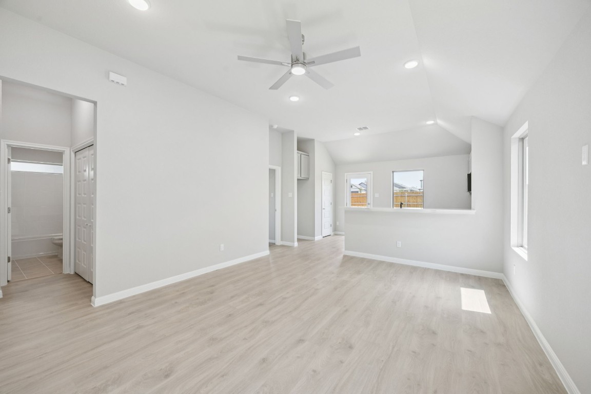 281 Bendecido Loop, Elgin, TX, 78621 | 6339200 | Realty Texas LLC