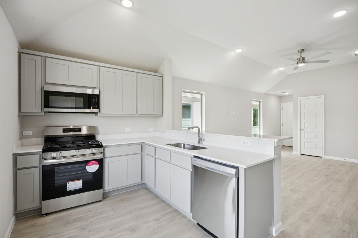 281 Bendecido Loop, Elgin, TX, 78621 | 6339200 | Realty Texas LLC