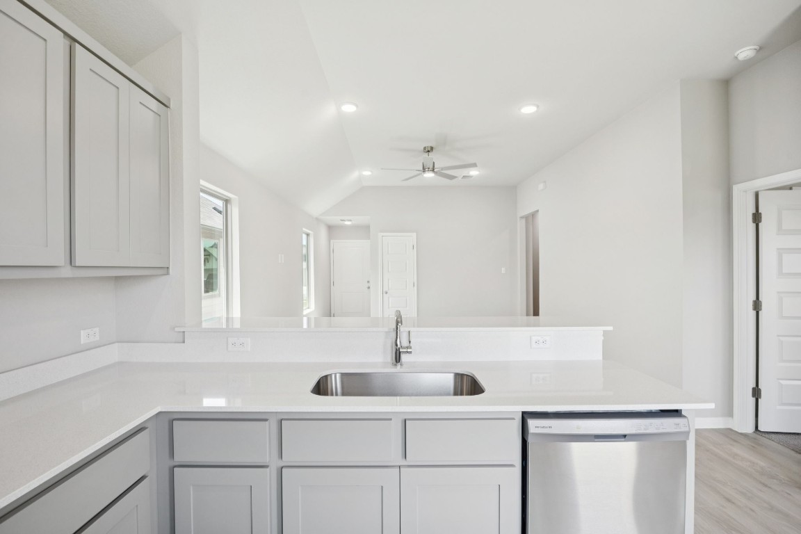 281 Bendecido Loop, Elgin, TX, 78621 | 6339200 | Realty Texas LLC