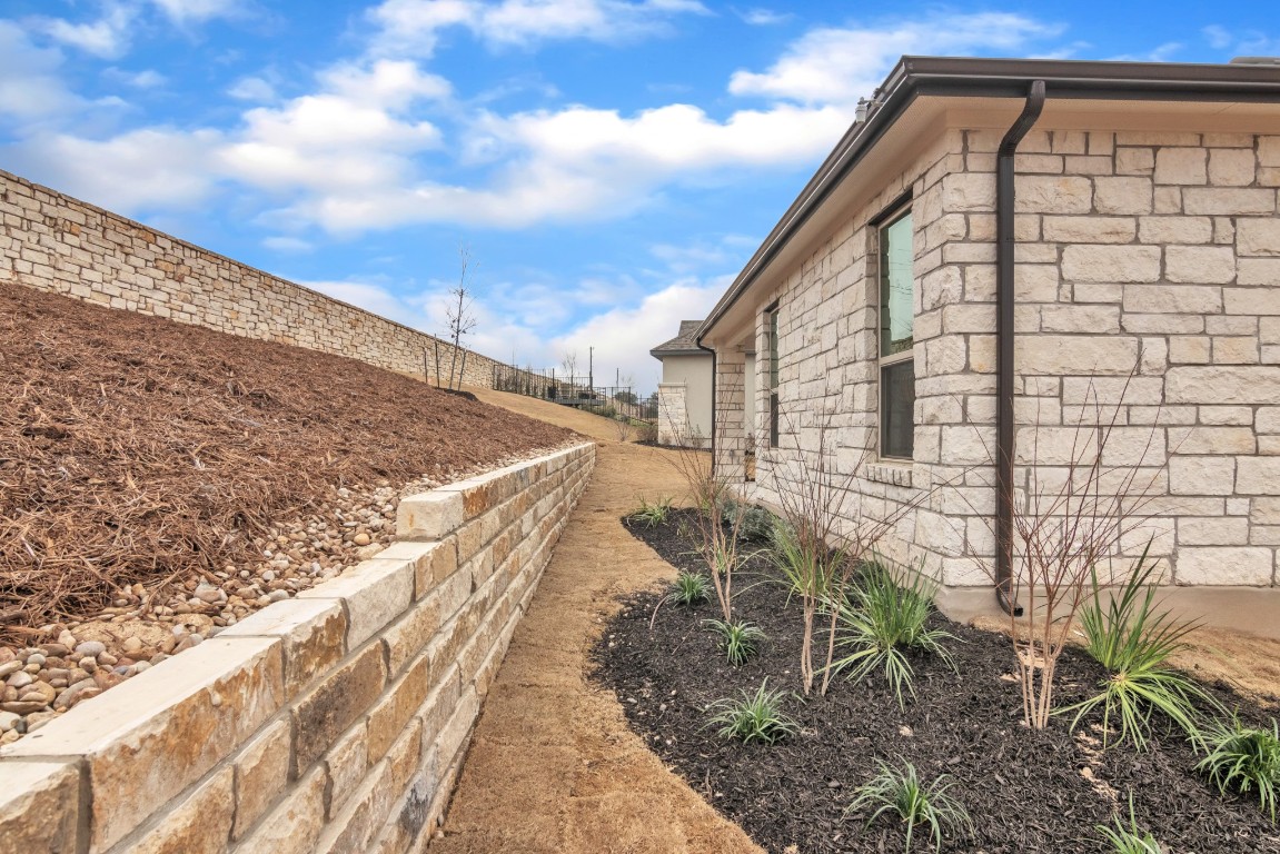 210 Gulfton Street , Lakeway, TX, 78738 | 1130482 | Realty Texas LLC