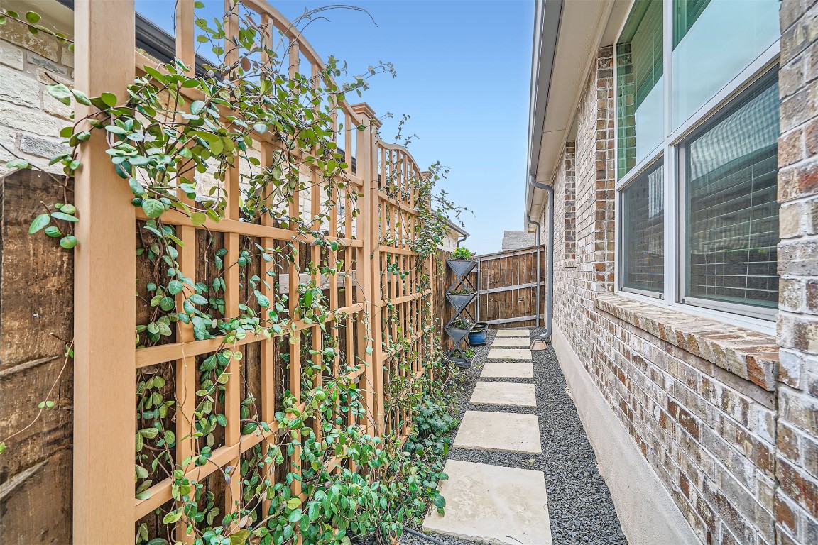 221 Peace Pipe Way , Georgetown, TX, 78628 | 7035340 | Realty Texas LLC