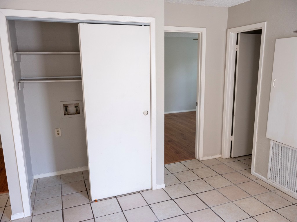 1903 W Loop B , Austin, TX, 78758 | 3523152 | Realty Texas LLC