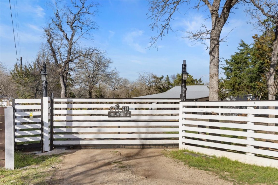 240 Riddle Road , Cedar Creek, TX, 78612 | 3468908 | Realty Texas LLC