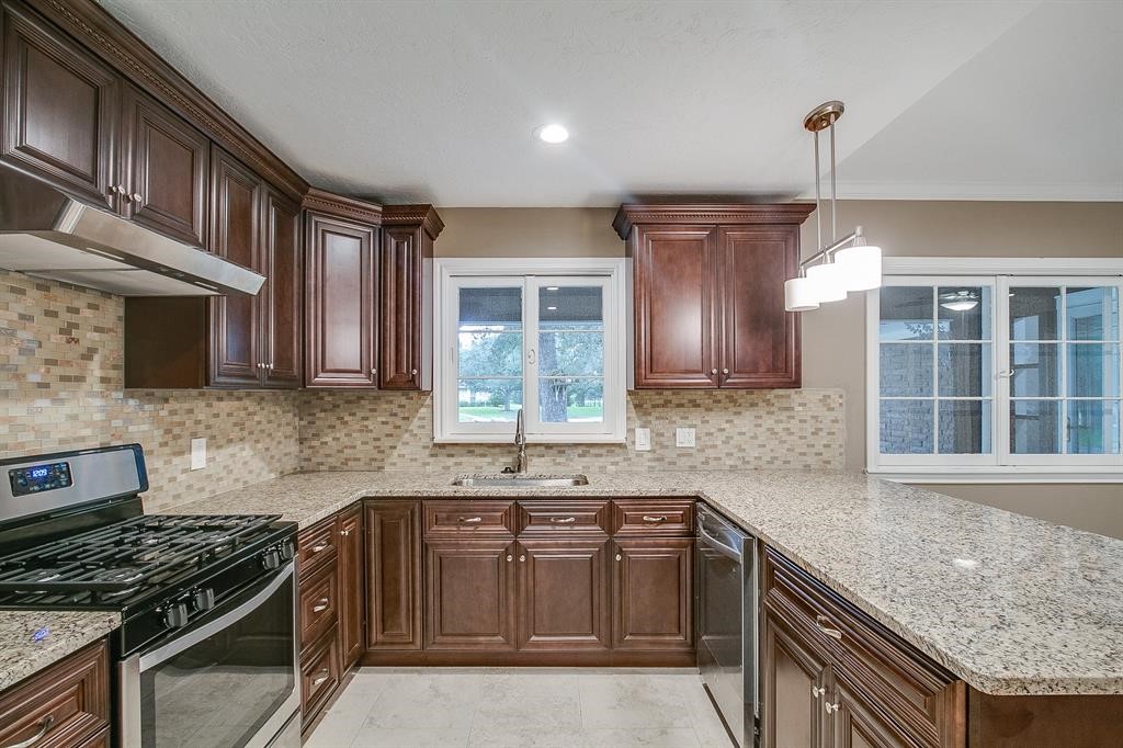 107 Crestview Drive , Hitchcock, TX, 77563 | 36787505 | Realty Texas LLC