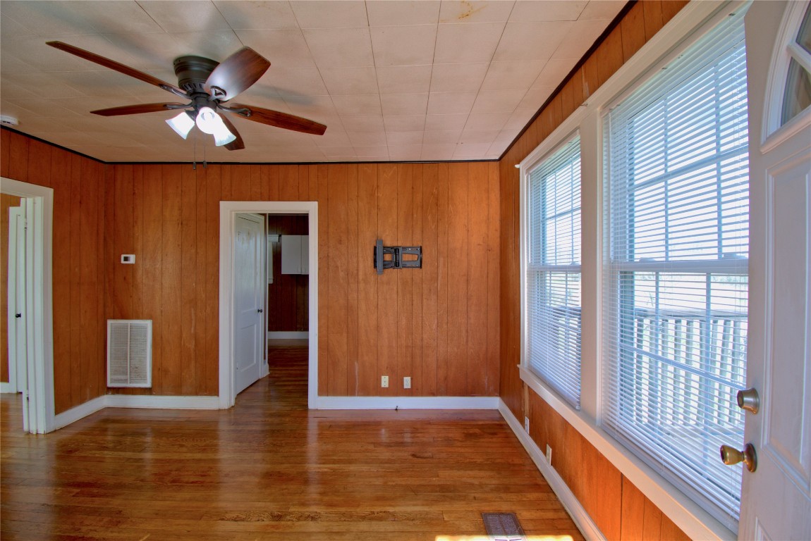 8402 Elroy Road , Del Valle, TX, 78617 | 1044377 | Realty Texas LLC