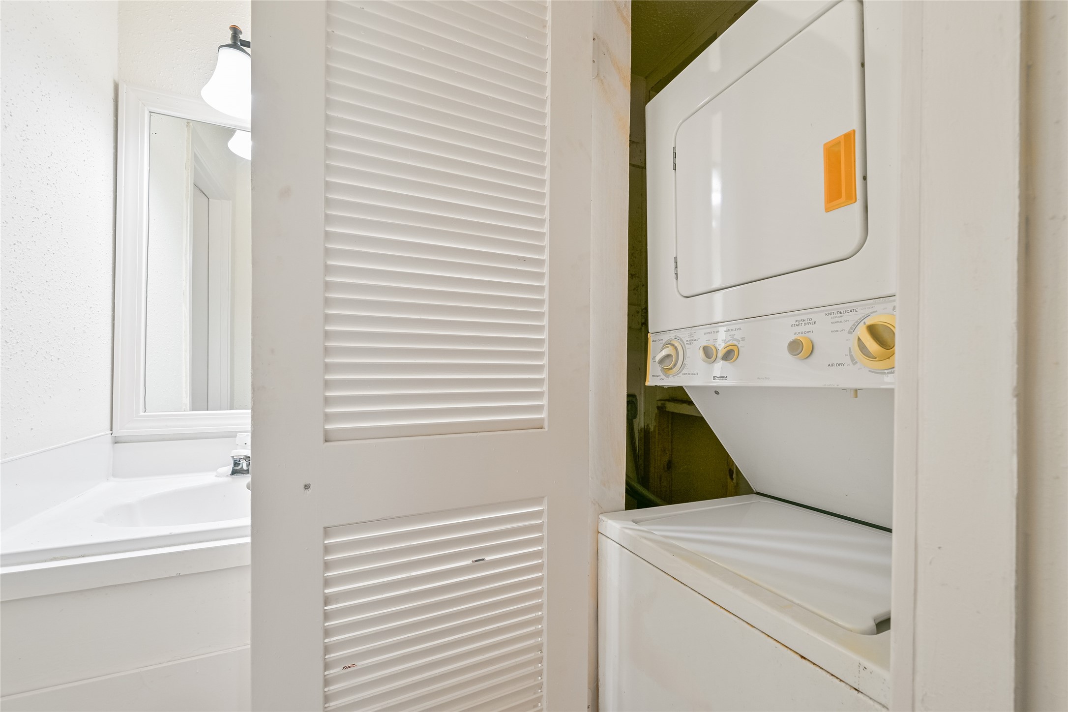 909 Silber Road 27E , Houston, TX, 77024 | 73019408 | Realty Texas LLC