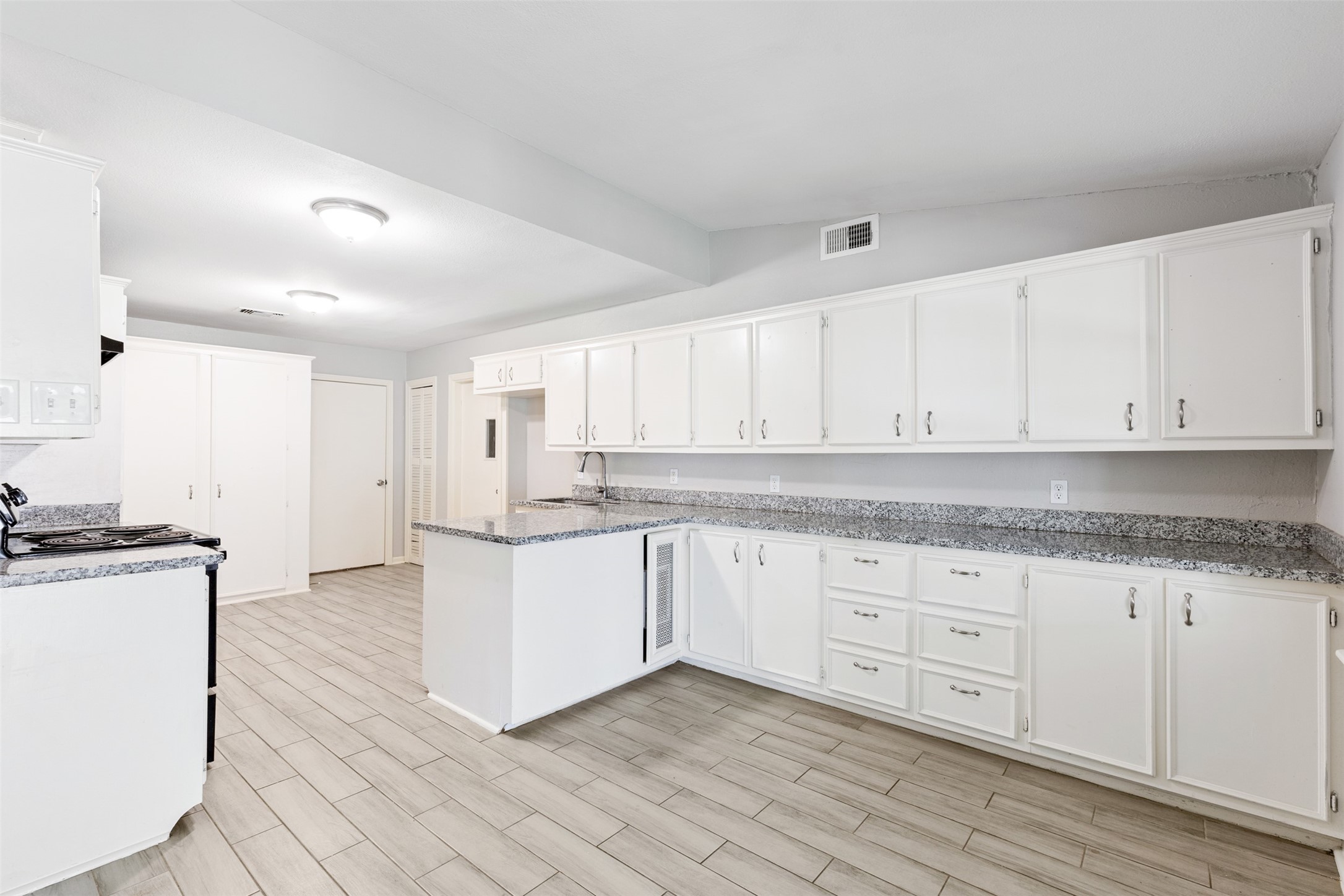 1104 Woods Drive , Liberty, TX, 77575 | 5916054 | Realty Texas LLC