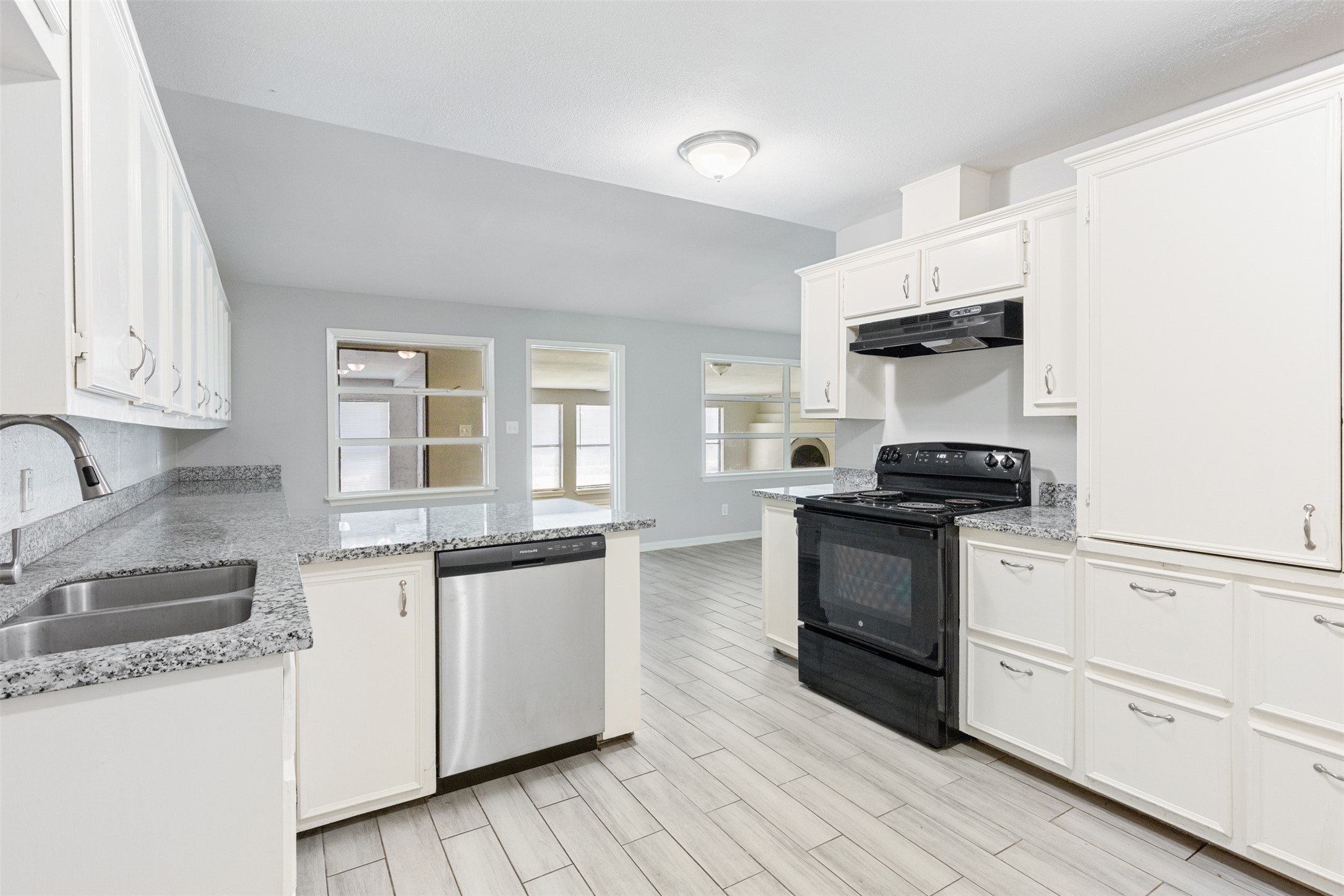 1104 Woods Drive , Liberty, TX, 77575 | 5916054 | Realty Texas LLC