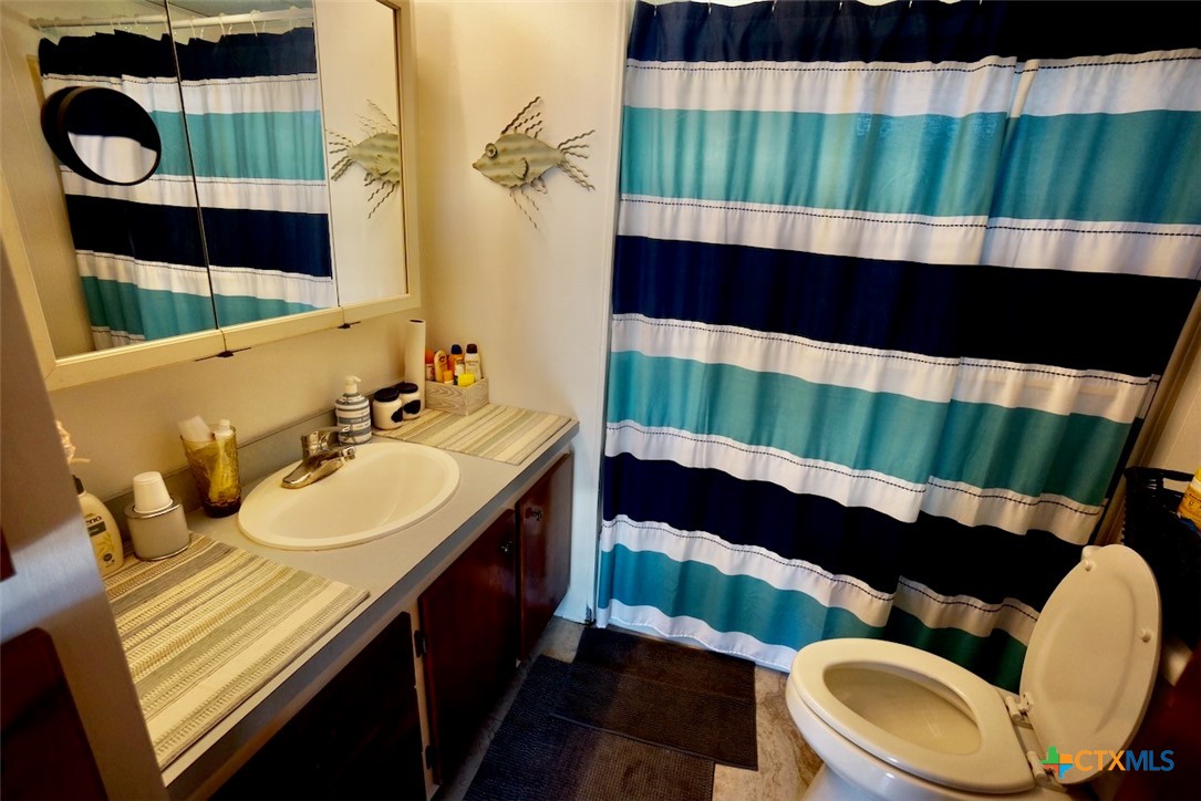 513 N 16th Street , Port OConnor, TX, 77982 | 570556 | Realty Texas LLC