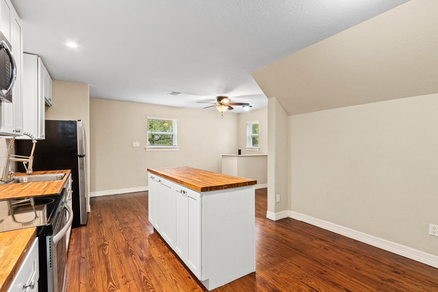 1923 Tucumcari Drive , Houston, TX, 77090 | 11733819 | Realty Texas LLC