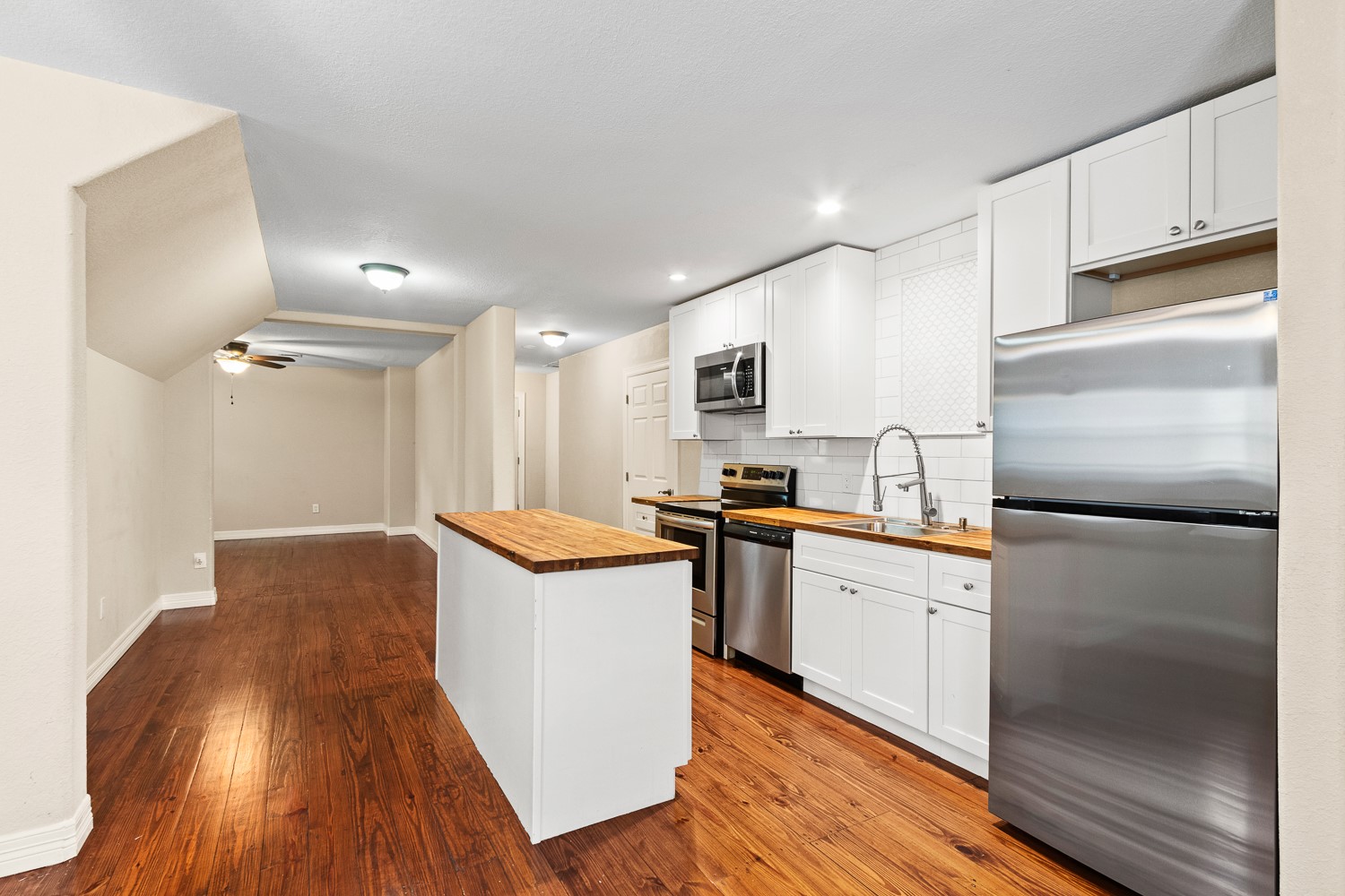 1923 Tucumcari Drive , Houston, TX, 77090 | 11733819 | Realty Texas LLC