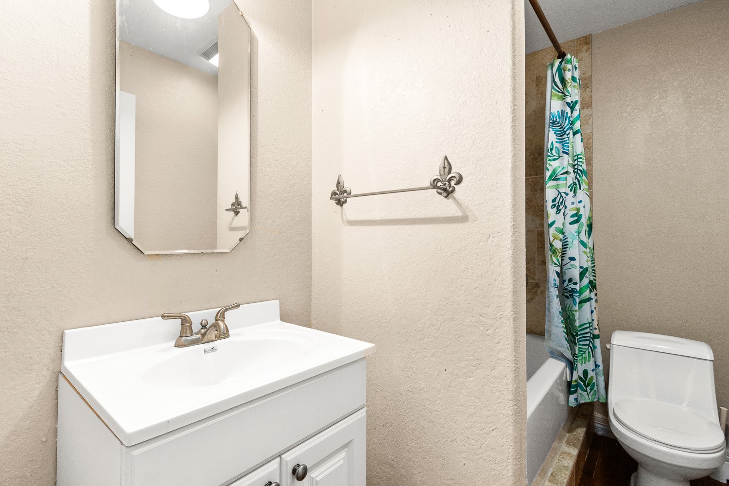 1923 Tucumcari Drive , Houston, TX, 77090 | 11733819 | Realty Texas LLC