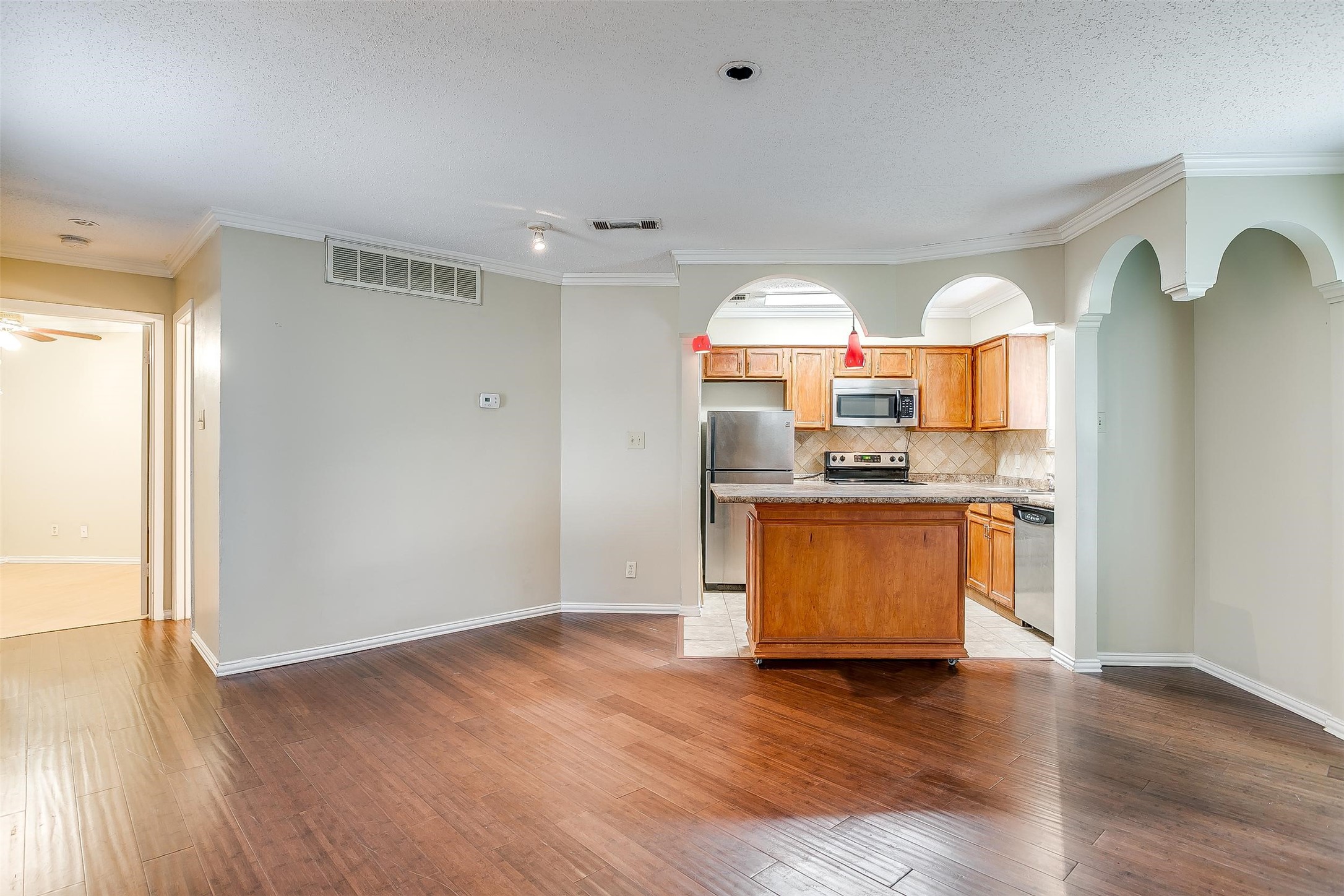 1600 Pecan Chase Circle 6 , Arlington, TX, 76012 | 20873212 | Realty Texas LLC
