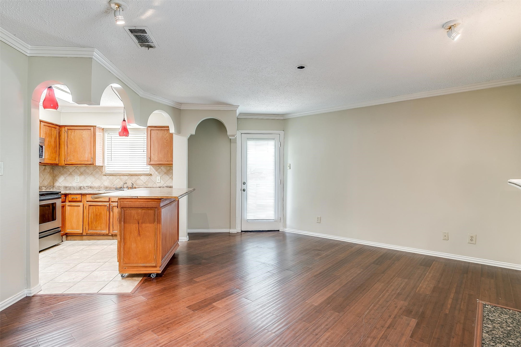1600 Pecan Chase Circle 6 , Arlington, TX, 76012 | 20873212 | Realty Texas LLC