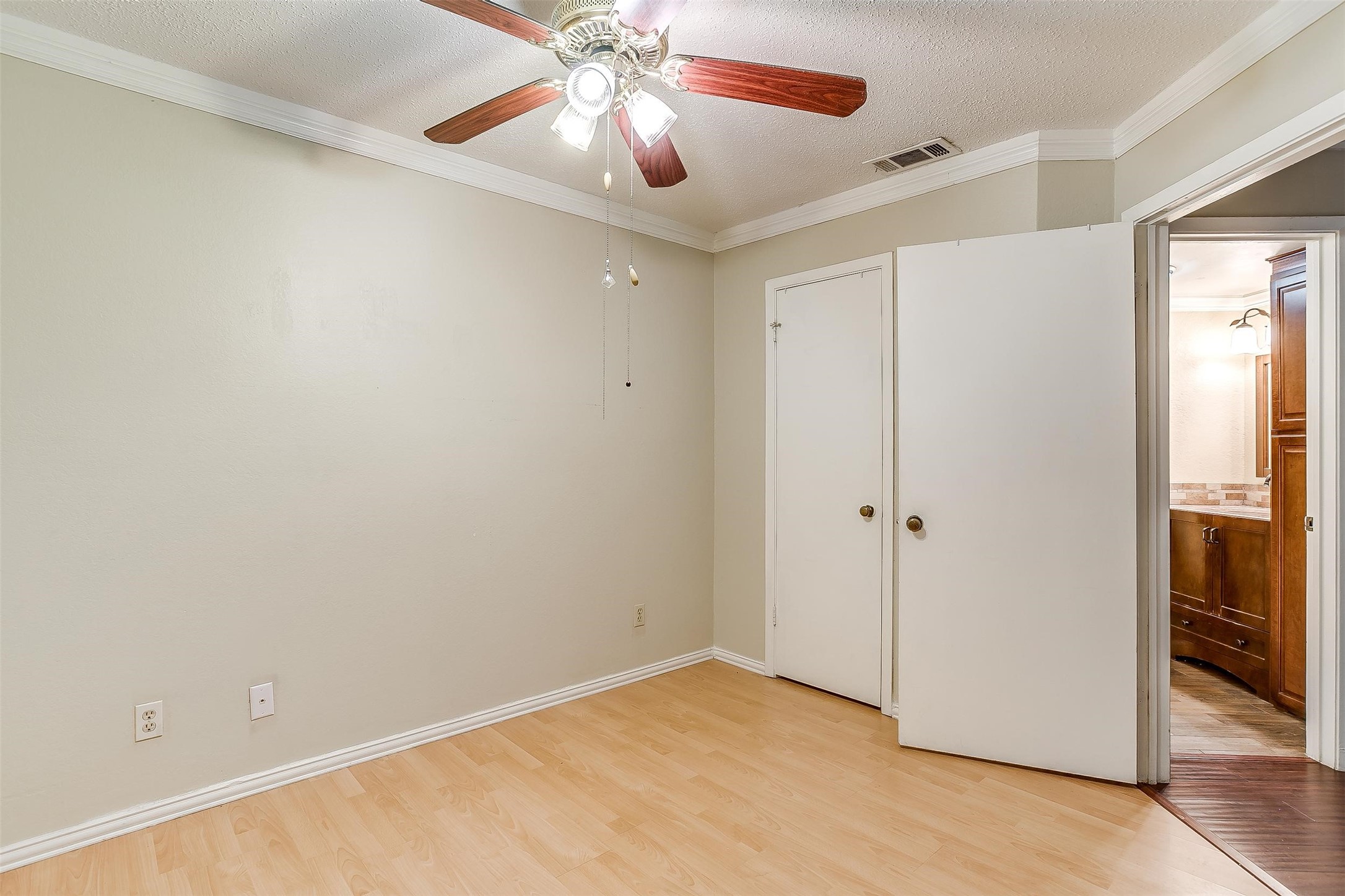 1600 Pecan Chase Circle 6 , Arlington, TX, 76012 | 20873212 | Realty Texas LLC