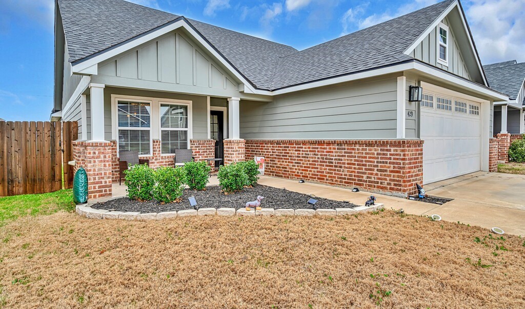 429 Travis Drive , McGregor, TX, 76657 | 228463 | Realty Texas LLC