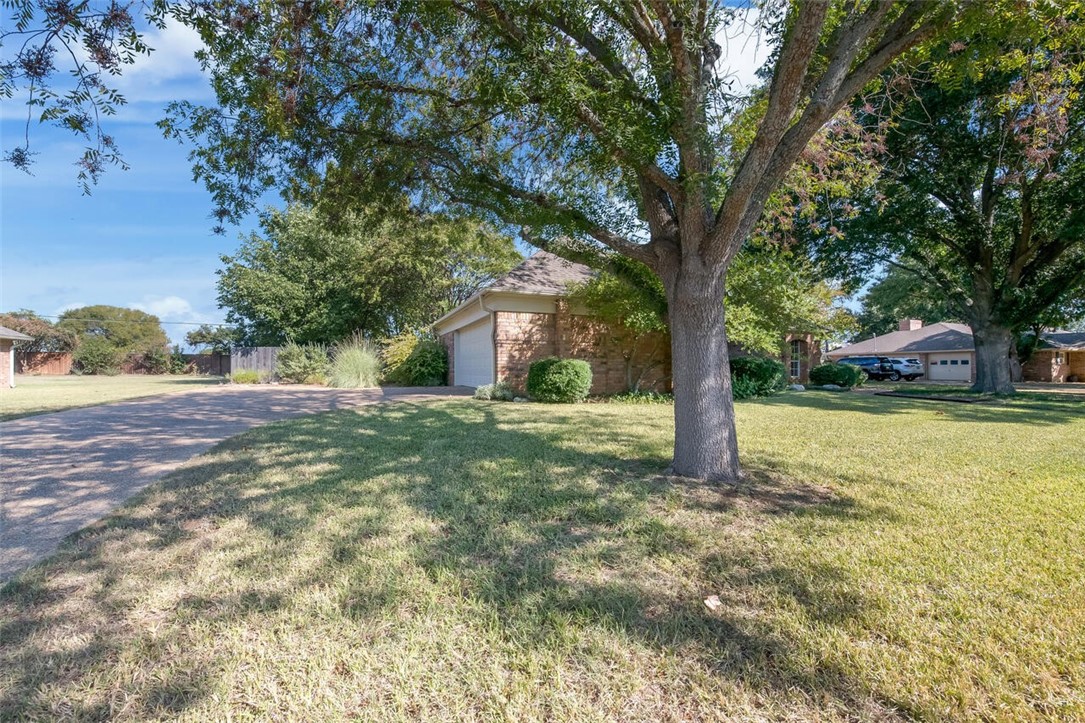 328 Bluebonnet Circle , McGregor, TX, 76657 | 225885 | Realty Texas LLC