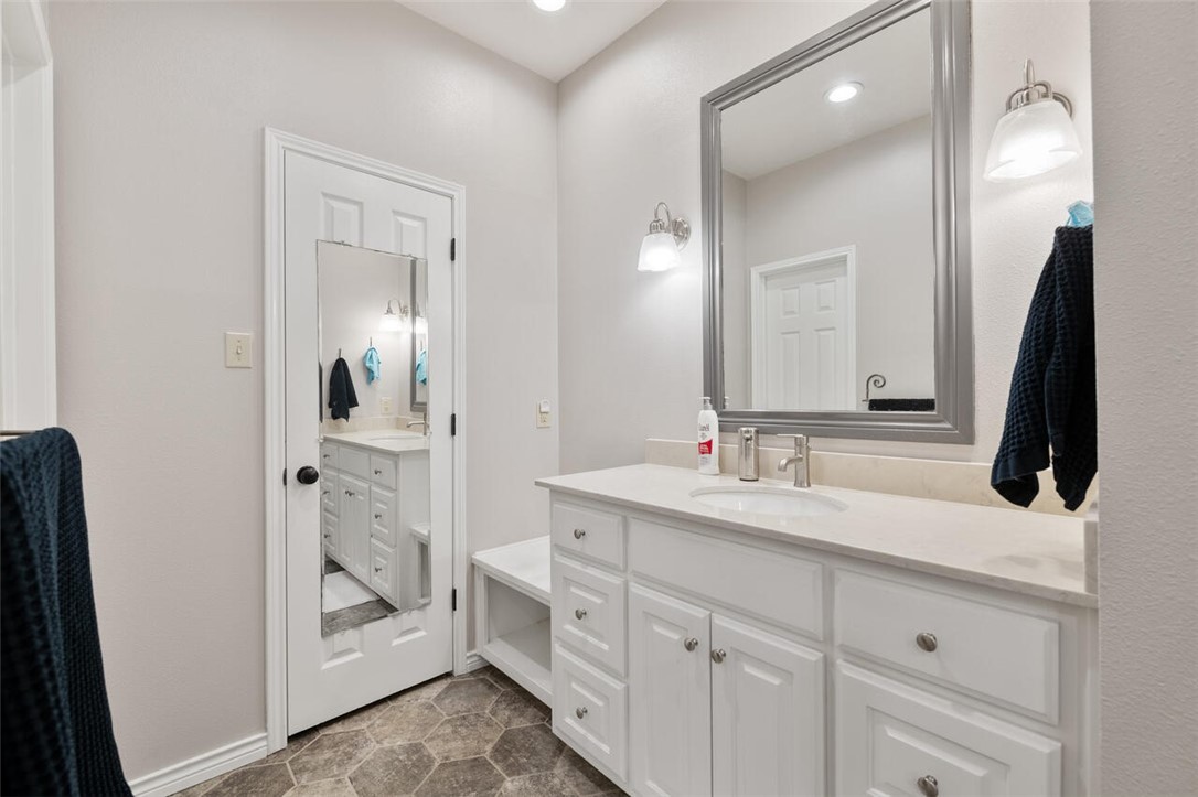 328 Bluebonnet Circle , McGregor, TX, 76657 | 225885 | Realty Texas LLC