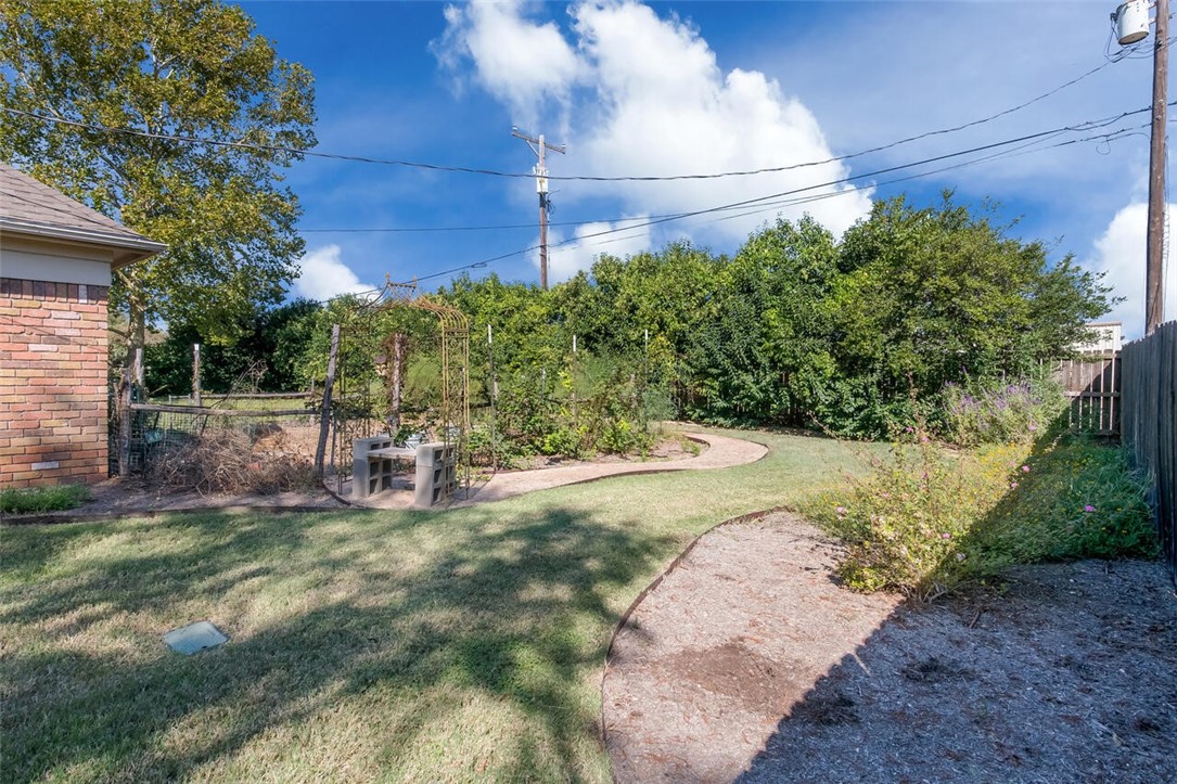 328 Bluebonnet Circle , McGregor, TX, 76657 | 225885 | Realty Texas LLC