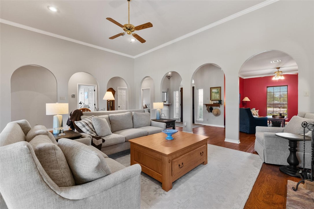 328 Bluebonnet Circle , McGregor, TX, 76657 | 225885 | Realty Texas LLC