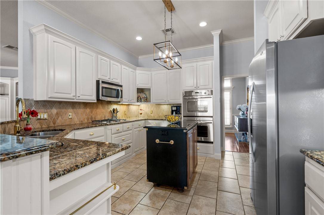 100 Painted Horse Trail , Woodway, TX, 76712 | 226885 | Realty Texas LLC
