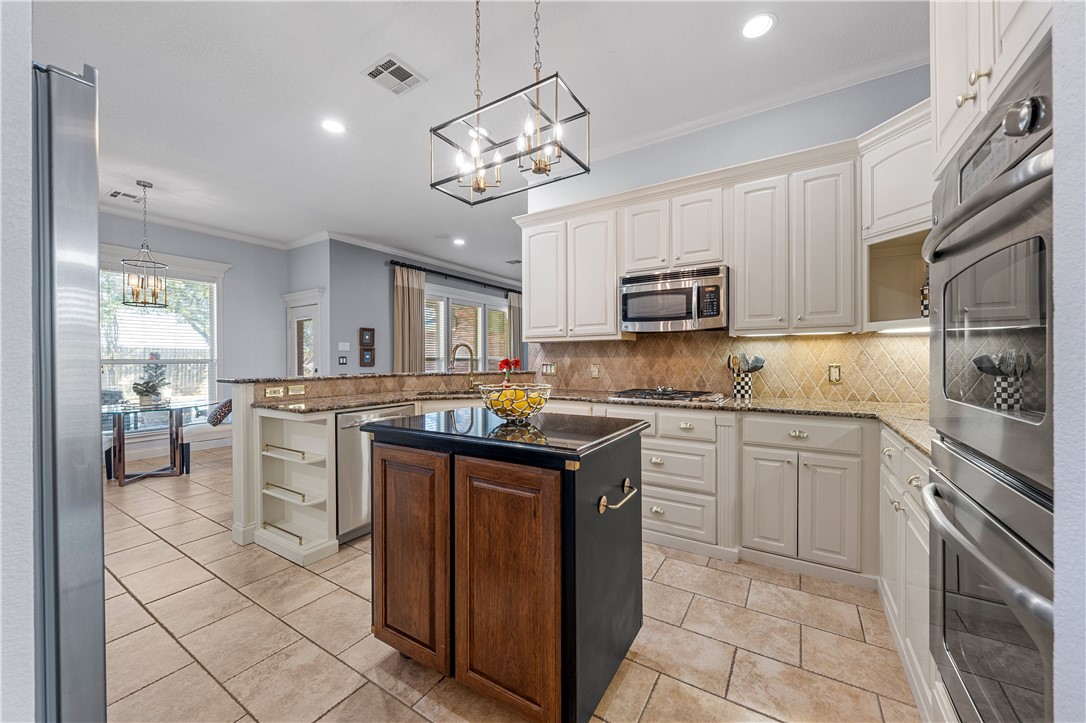 100 Painted Horse Trail , Woodway, TX, 76712 | 226885 | Realty Texas LLC