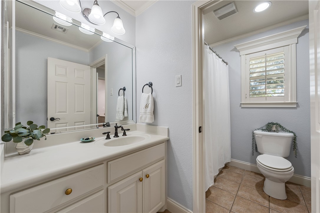 100 Painted Horse Trail , Woodway, TX, 76712 | 226885 | Realty Texas LLC