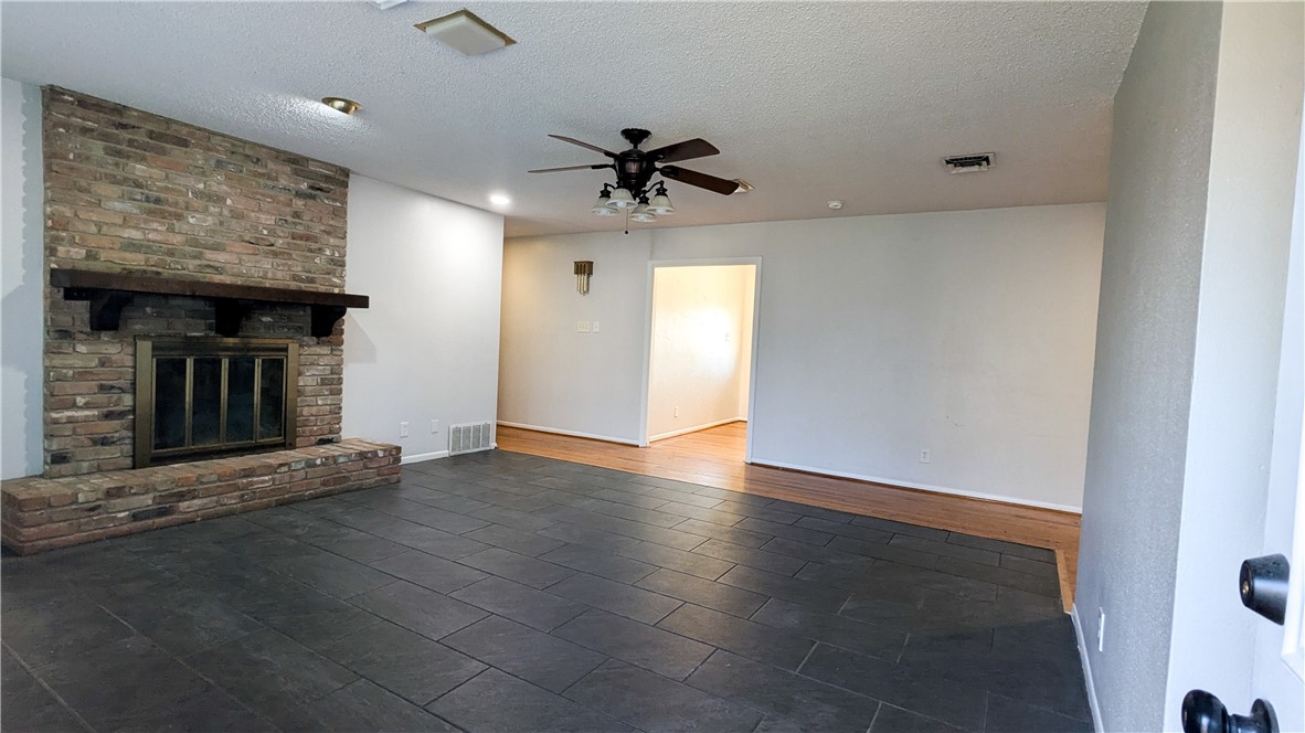 1122 W 6th Street , McGregor, TX, 76657 | 228610 | Realty Texas LLC