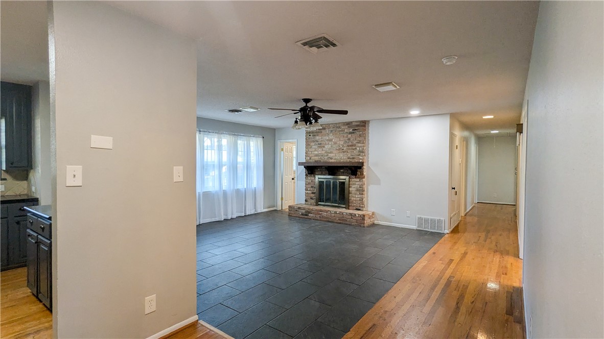 1122 W 6th Street , McGregor, TX, 76657 | 228610 | Realty Texas LLC