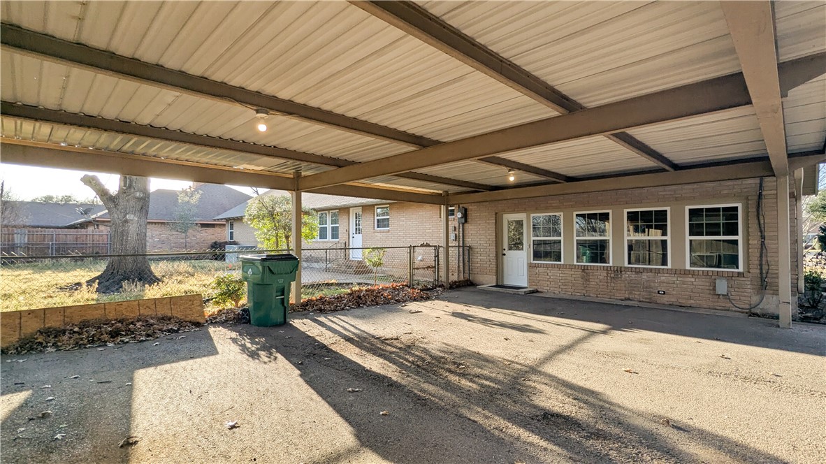 1122 W 6th Street , McGregor, TX, 76657 | 228610 | Realty Texas LLC