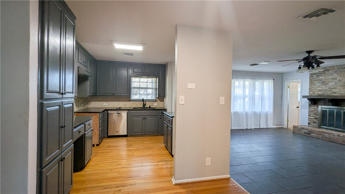 1122 W 6th Street , McGregor, TX, 76657 | 228610 | Realty Texas LLC