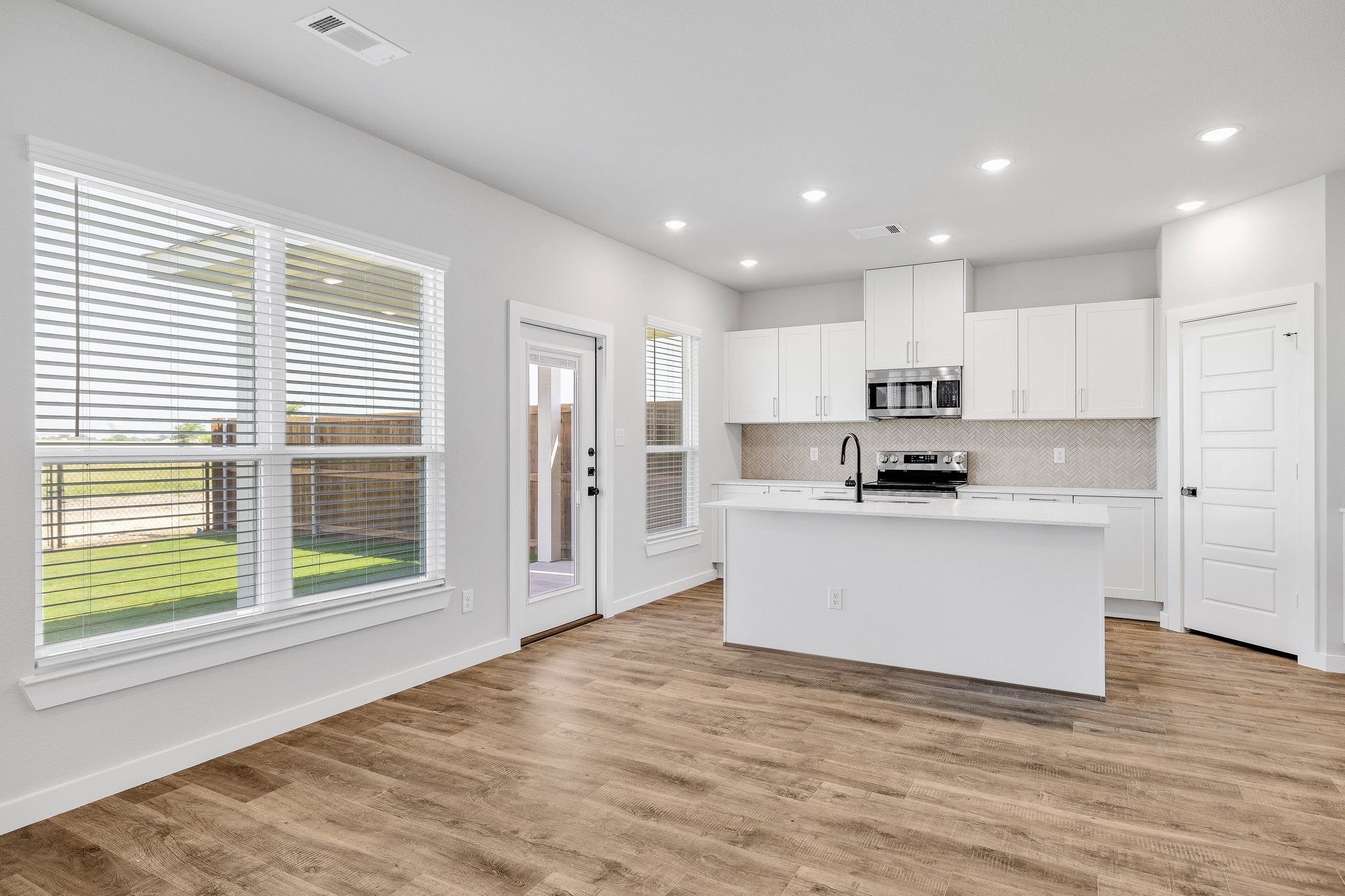7050-7052 Guilford Court , Midlothian, TX, 76065 | 20876144 | Realty Texas LLC