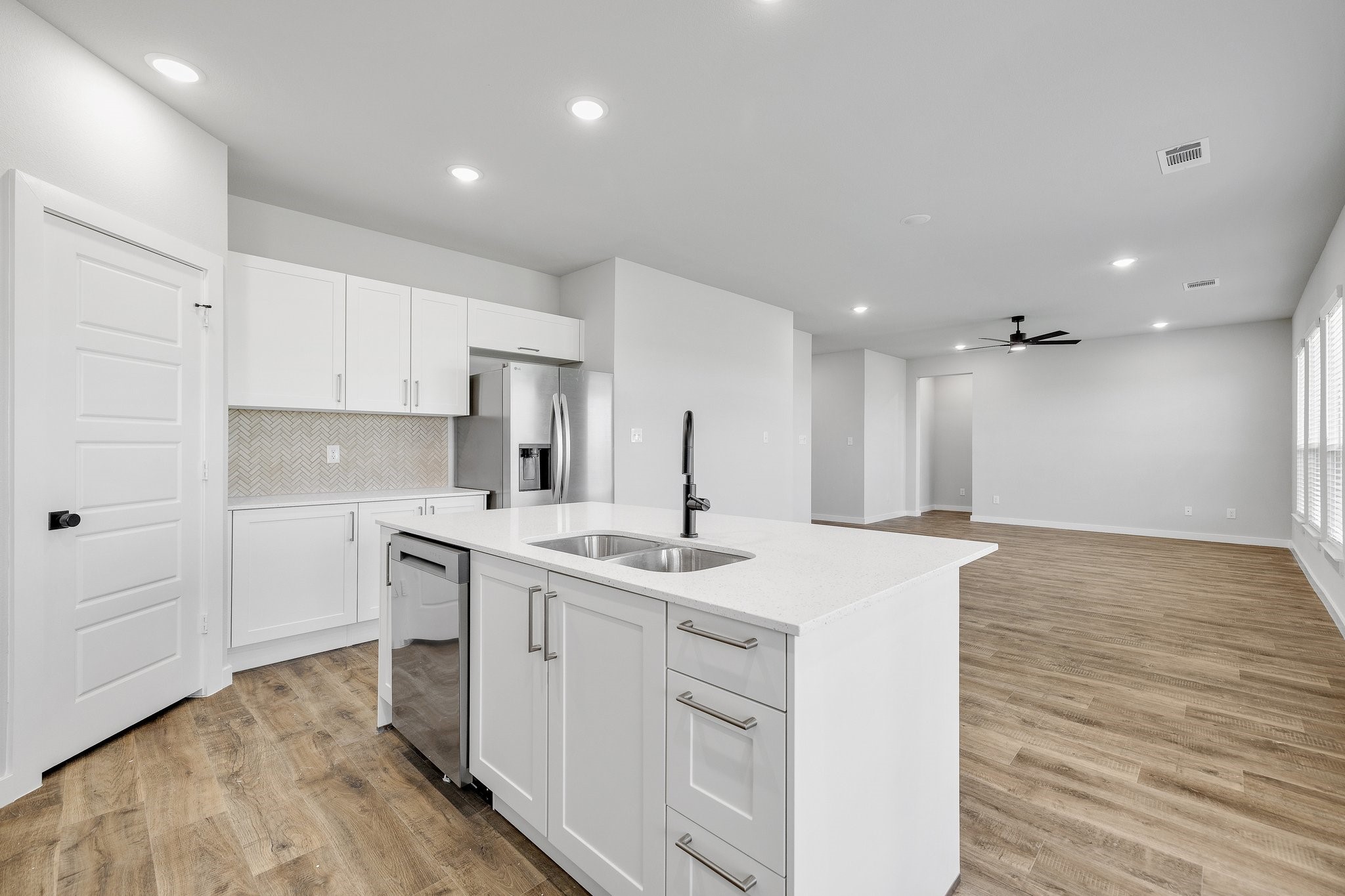 7050-7052 Guilford Court , Midlothian, TX, 76065 | 20876144 | Realty Texas LLC